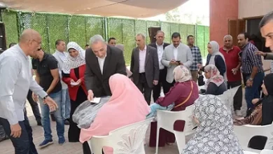 ضمن-مبادرة-«بداية».-محافظ-الغربية-يوزع-مساعدات-على-الأسر-الأَوْلى-بالرعاية-في-نهطاي-بزفتى